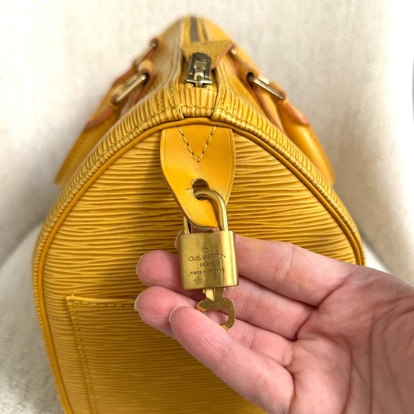 Authentic Louis Vuitton Speedy 25 satchel bag yellow Epi leather - Picture 7 of 16